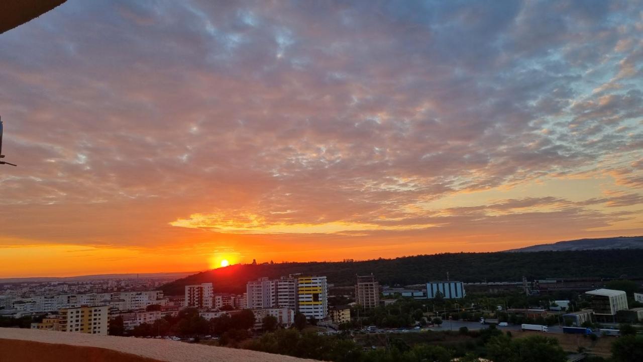 City View Apartment Iasi Bagian luar foto